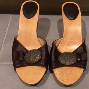 Frye leather wooden sandals.